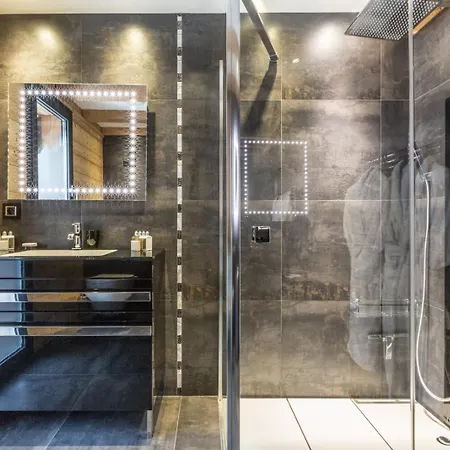 Chalet Alpine Elegance: Chalet Retreat Davos