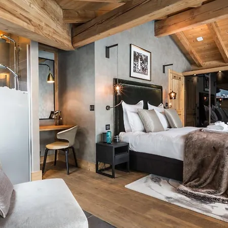 Alpine Elegance: Chalet Retreat Davos